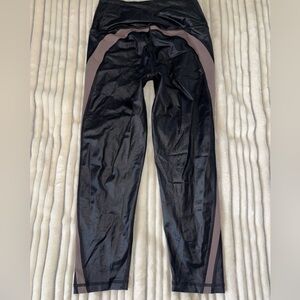 Victoria's Secret Sport Smooth Black Capri Leggings with mauve side Panels SzS